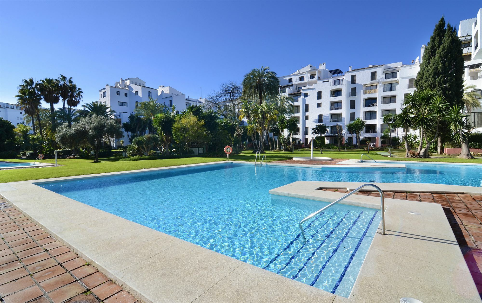 Апартаменти Club Jardines Del Puerto Марбелья Екстер'єр фото